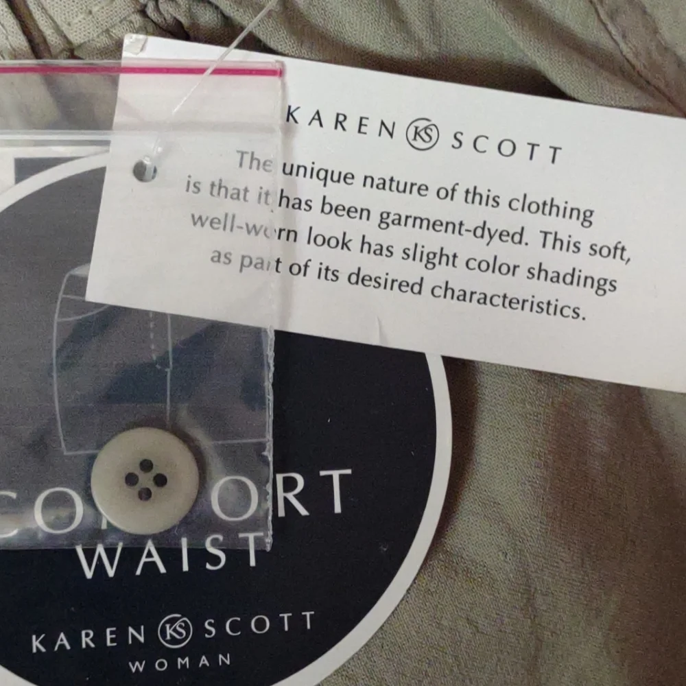 NWT KAREN SCOTT Woman Comfort Waist Pocketed Khaki Beige Summer Capri Pants